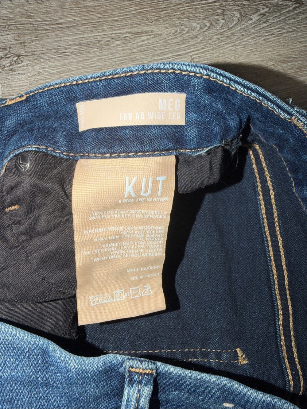 Kut from the Kloth Meg fab ab Wide Leg Jeans in Dark Blue Wash size 6 - Picture 3 of 7